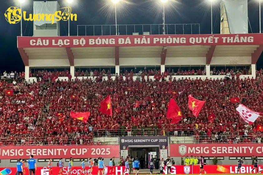 Sân Lạch Tray thiết lập kỷ lục về khán giả tại giải Đông Nam Á. Ảnh: Asean Football