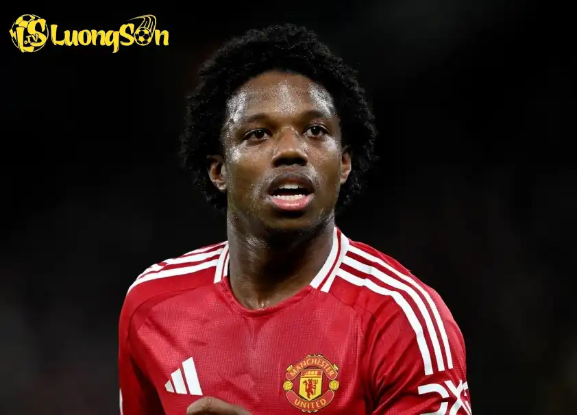 Tyrell Malacia không còn tương lai tại Old Trafford (Ảnh: GOAL)