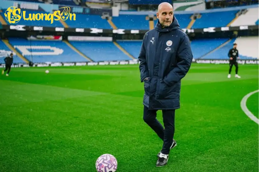 Pep Guardiola cho toàn đội rèn quân tại sân Etihad thay vì học viện CFA