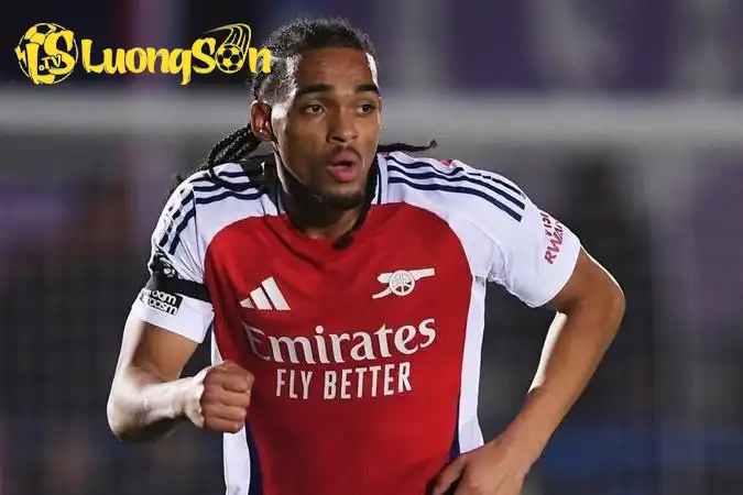 Robison thừa nhận bản thân có dòng máu Malaysia.