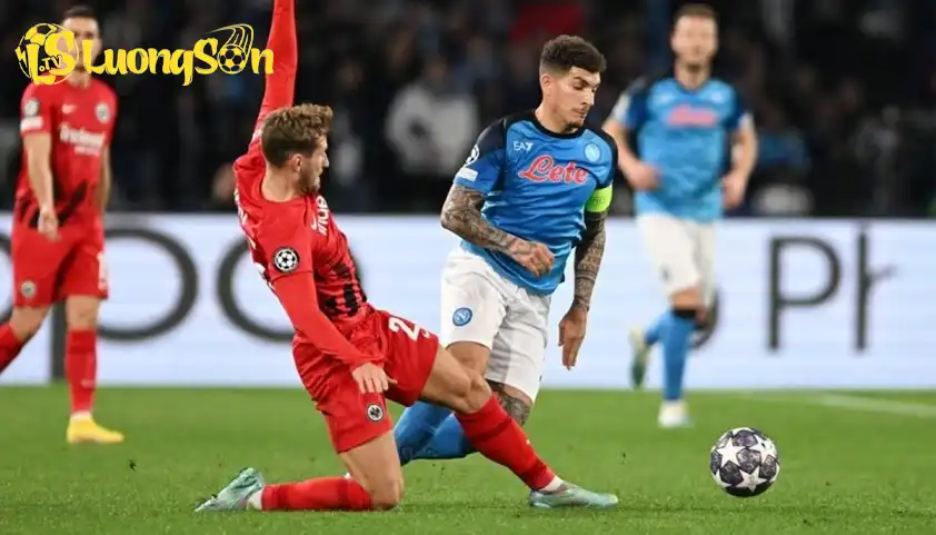 Napoli sẽ có được niềm vui trước Frankfurt.