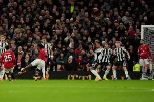 Cú vô lê siêu phẩm của Dorgu